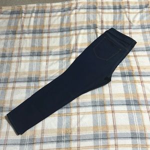 Never worn Old Navy Pop Icon Skinny Jean. Size 14
